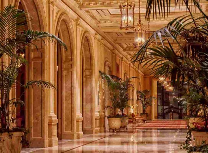 Illustrazione di una hall di un hotel di lusso e uno stile architettonico unico (Pixabay)