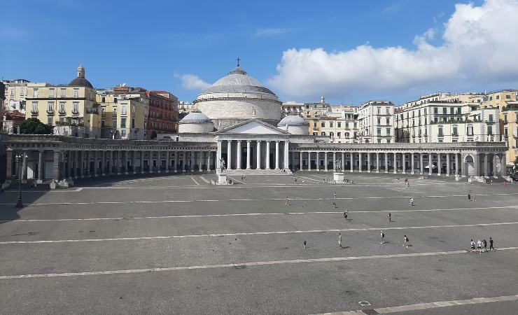 Piazza del Plebiscito a Napoli