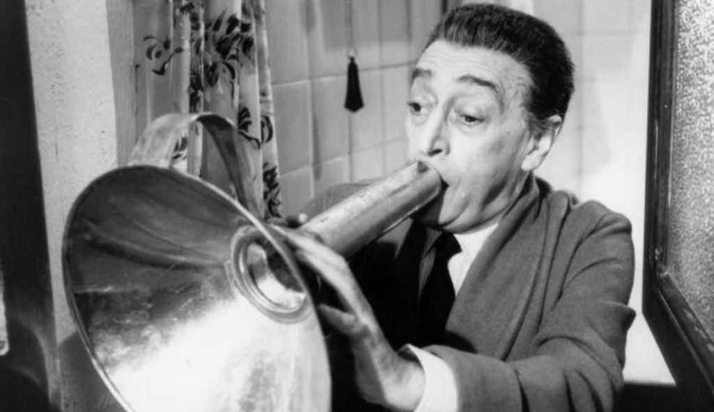 Totò nel film 'Gli onorevoli'