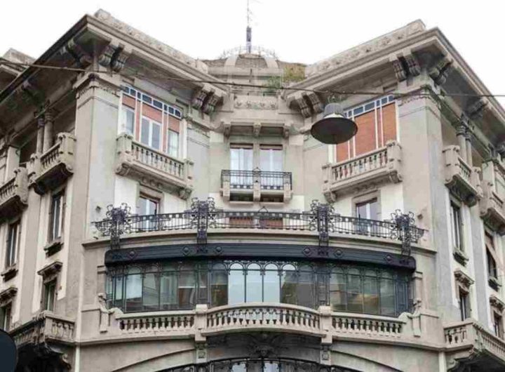 Una parte della facciata di Palazzo Mannajuolo (Wikipedia User_Andrècruz23 FOTO)