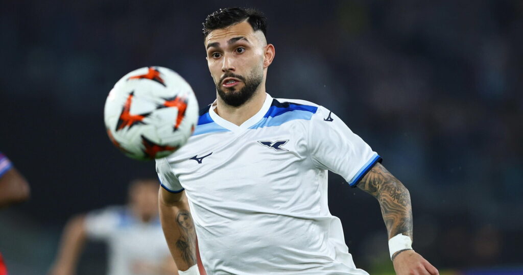 "Castellanos in panchina per infortunio, assente nella sfida Bologna-Lazio."