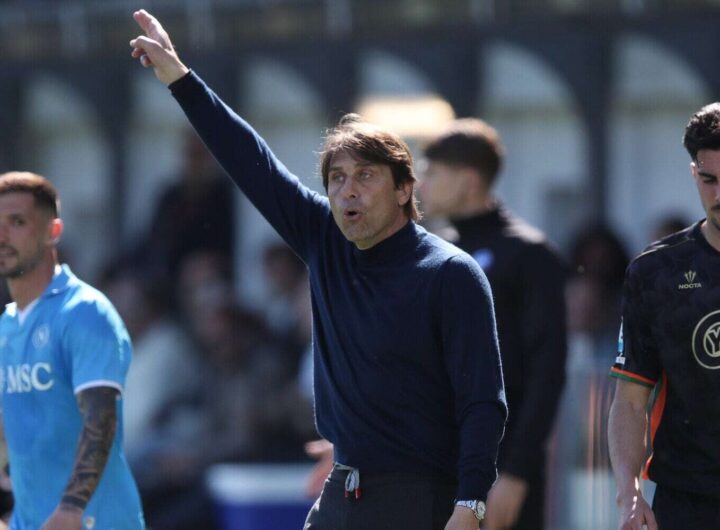 "Conte annuncia a Napoli i nomi di Sudakov, Frattesi e Gabri Veiga per il mercato estivo."