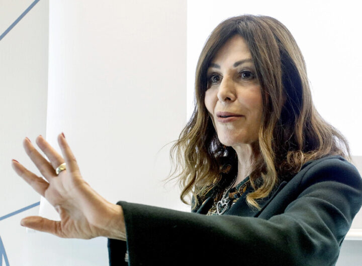 "Daniela Santanchè cambia avvocato e richiede rinvio udienza truffa Inps"