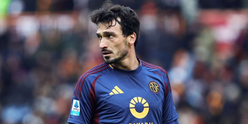 "Addio di Hummels alla Roma: stagione deludente per il difensore tedesco."