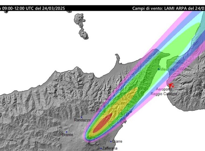 "Attività stromboliana dell'Etna monitorata dall'INGV, impatti sui voli aerei."