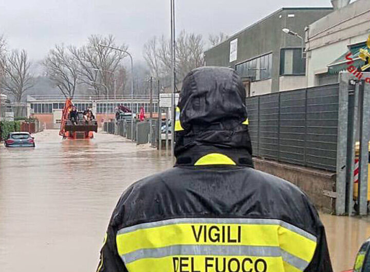 "Maltempo in Toscana: soccorsi coordinati dalla prefettura di Firenze per 14 comuni colpiti."