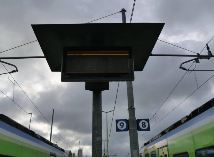 ALT: "Sciopero treni oggi: orari, servizi garantiti e informazioni utili per viaggiatori"