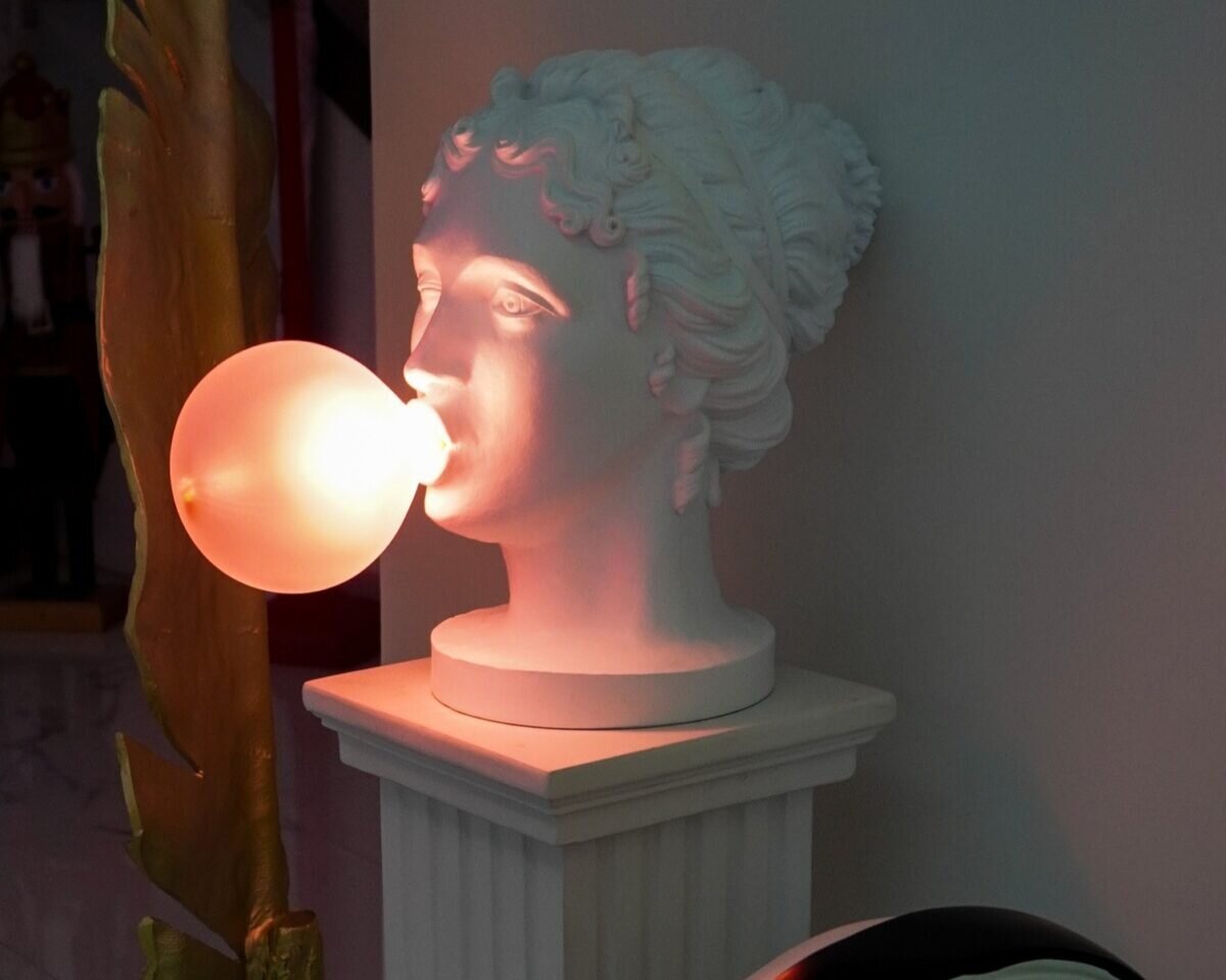 Roma si illumina di nuova bellezza: il debutto sofisticato di Neon Flow in Via Appia Nuova